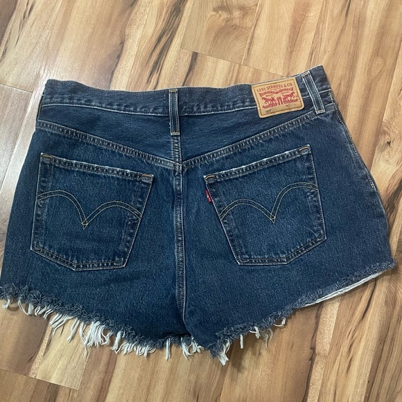 Levi's 501 Original cutoff distressed button fly shorts Sz 32 - Picture 2 of 8